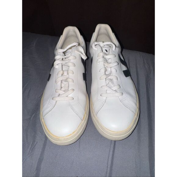 White leather classic Veja sneakers size 9 woman’s - Picture 3 of 10